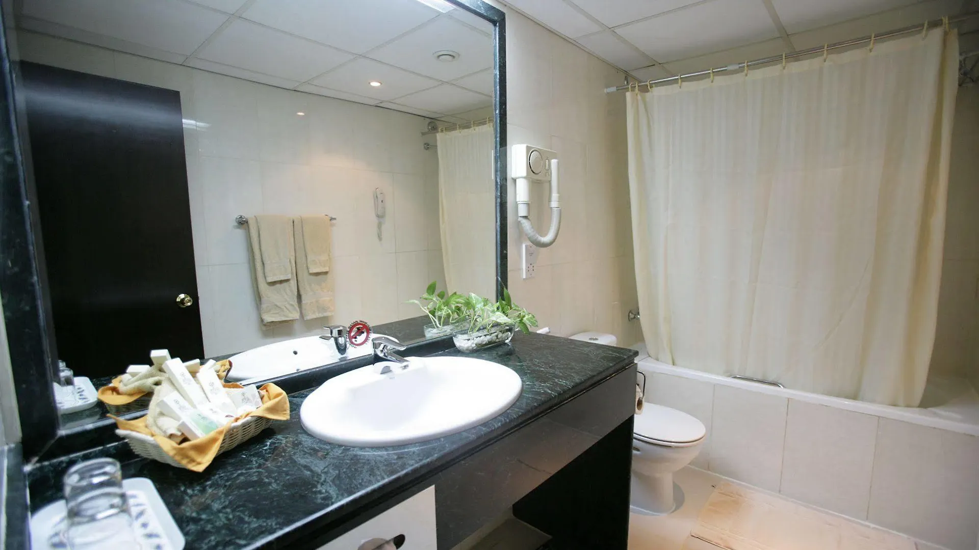 Rolla Suites Hotel -Former J5 Bur Dubai Hotel Emirati Arabi Uniti